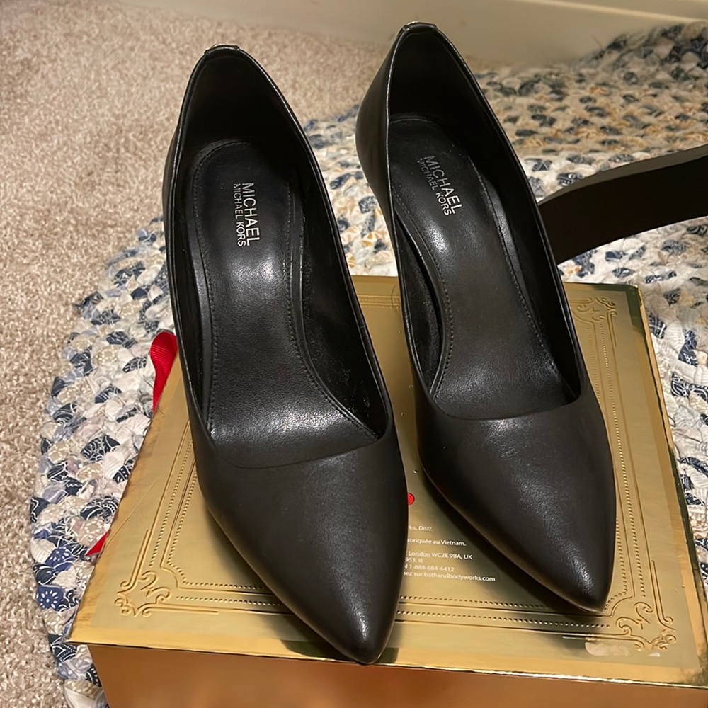 Michael Kors-black heels